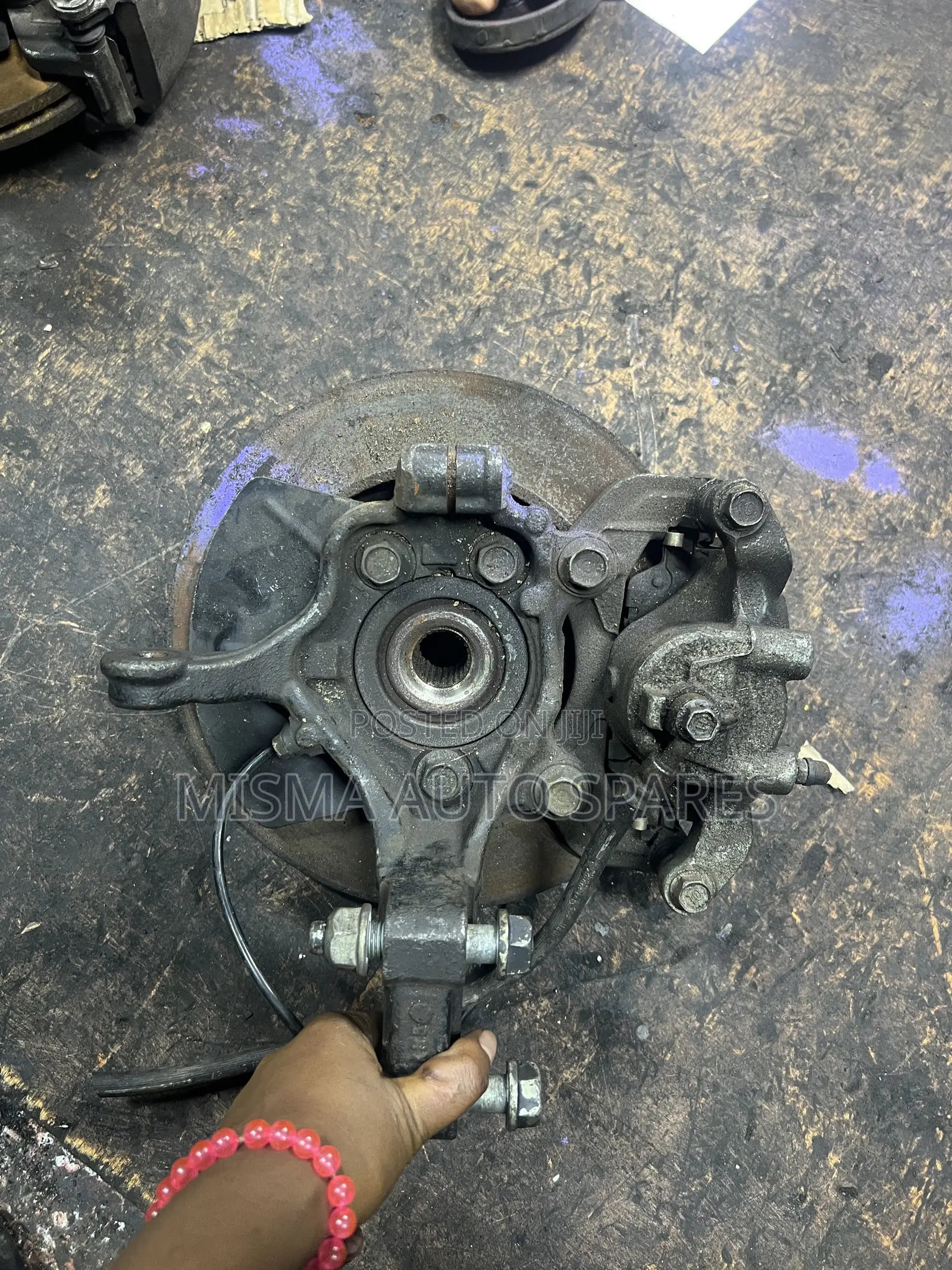 Front Hub Nv200