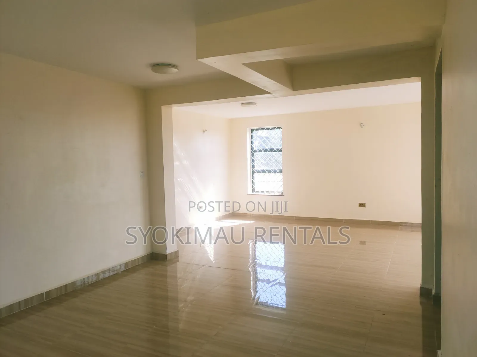 5bdrm Maisonette in Gateway Mall Area for rent