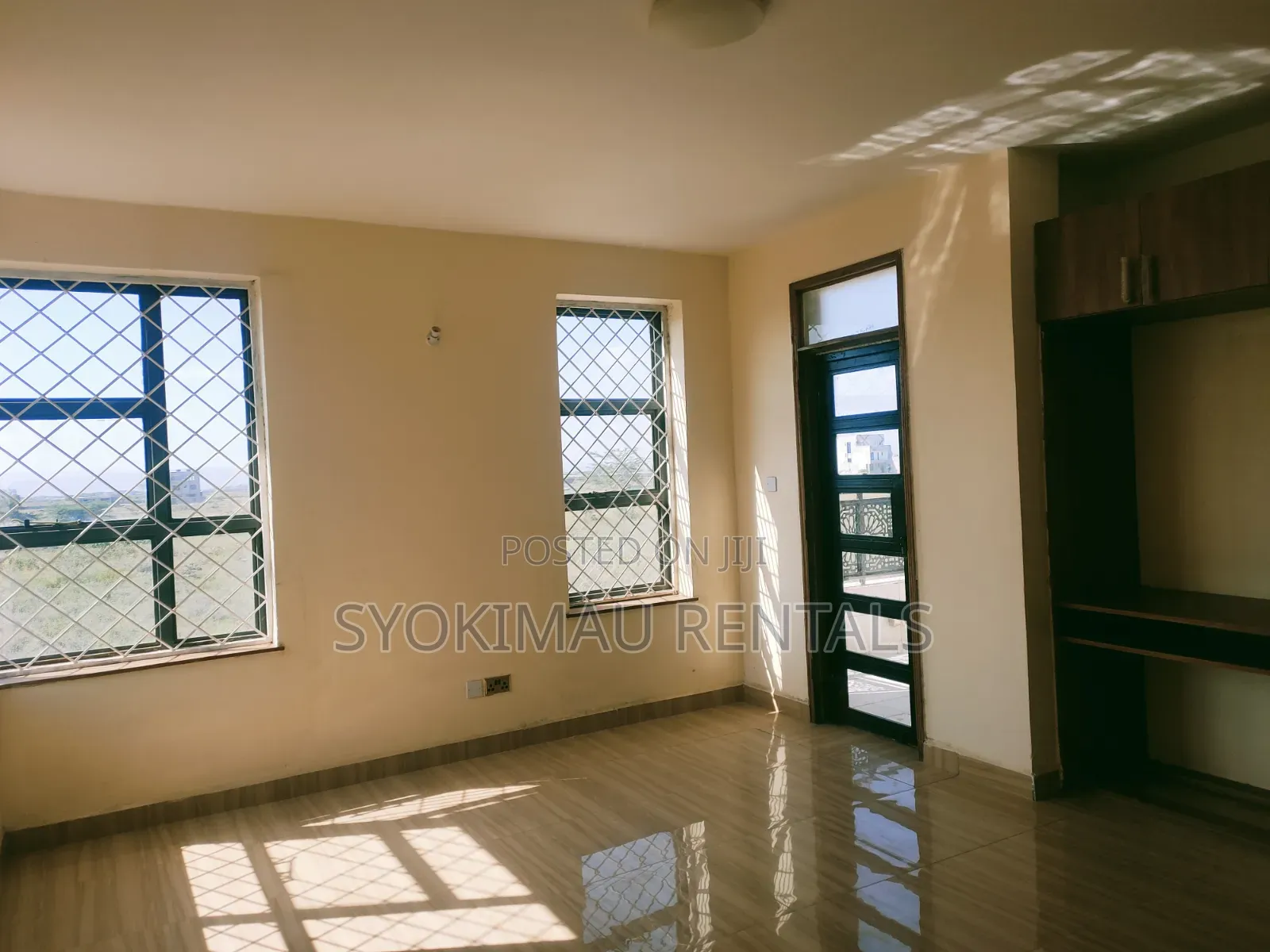 5bdrm Maisonette in Gateway Mall Area for rent