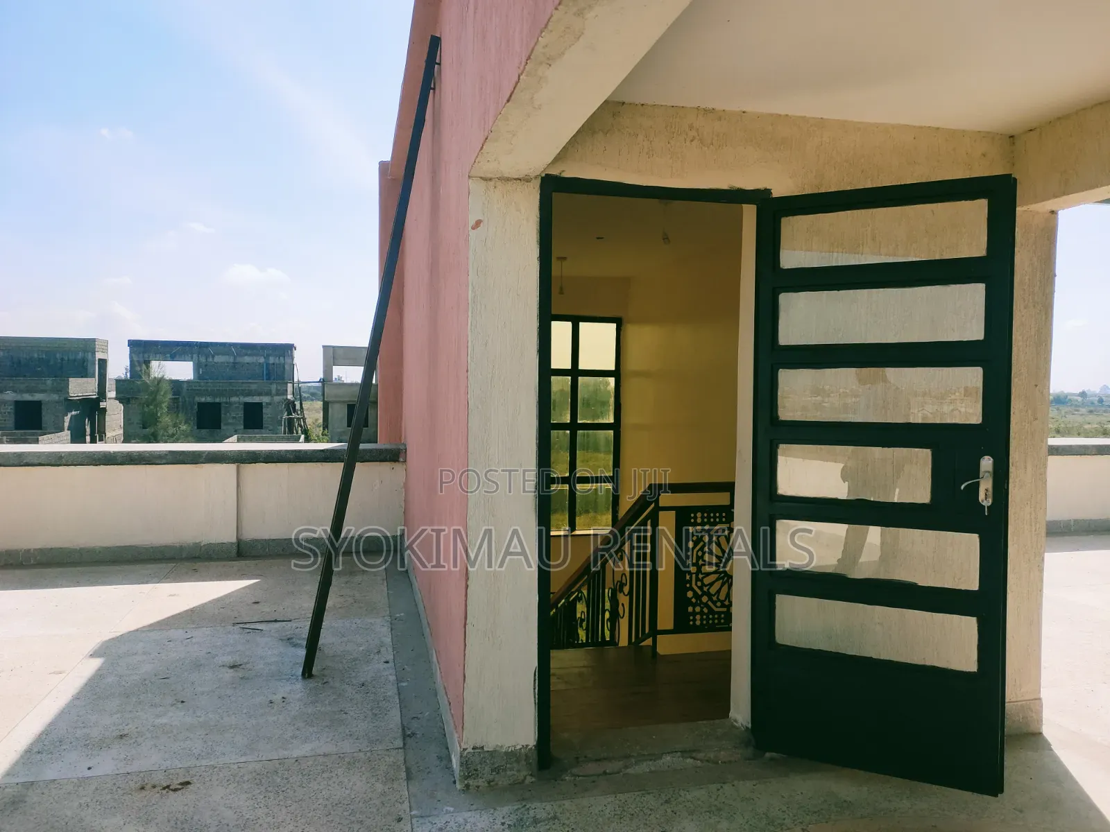 5bdrm Maisonette in Gateway Mall Area for rent