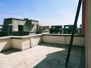 5bdrm Maisonette in Gateway Mall Area for rent