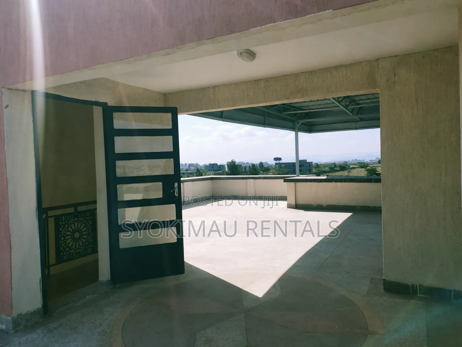5bdrm Maisonette in Gateway Mall Area for rent