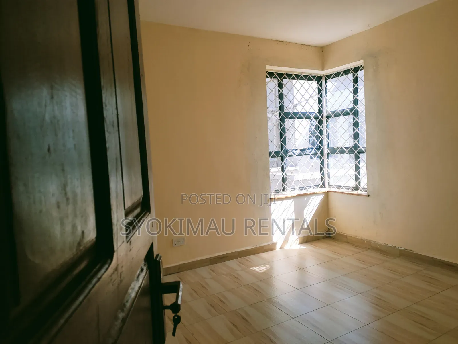 5bdrm Maisonette in Gateway Mall Area for rent