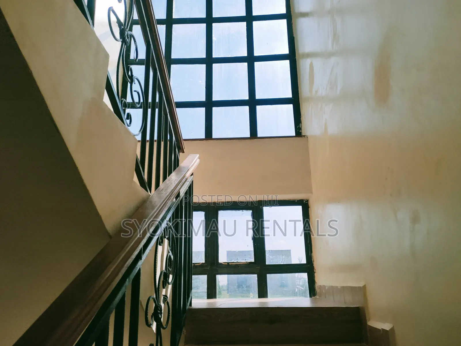 5bdrm Maisonette in Gateway Mall Area for rent