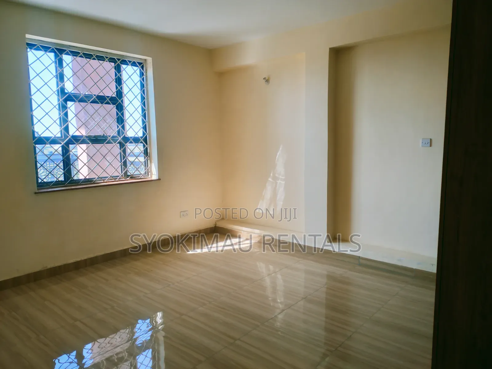 5bdrm Maisonette in Gateway Mall Area for rent