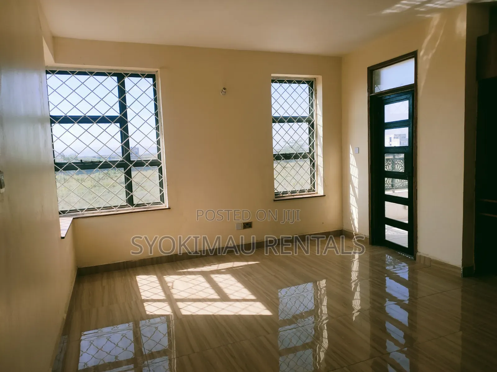 5bdrm Maisonette in Gateway Mall Area for rent