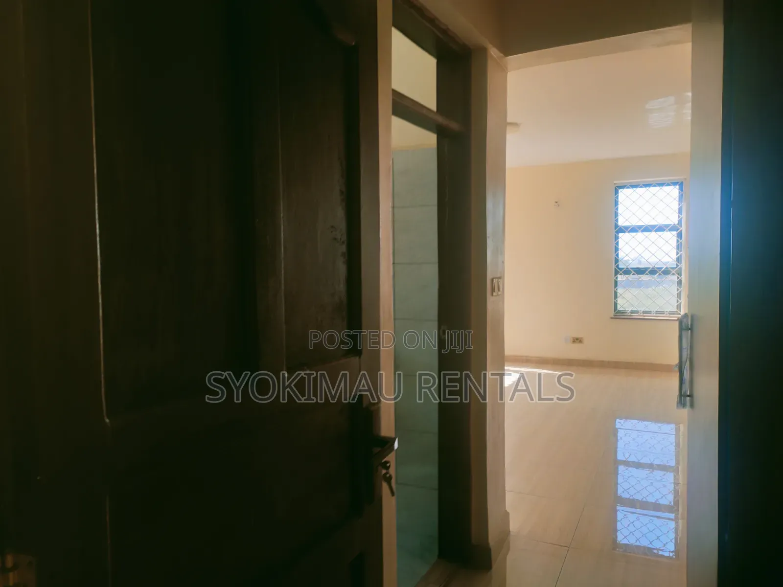 5bdrm Maisonette in Gateway Mall Area for rent