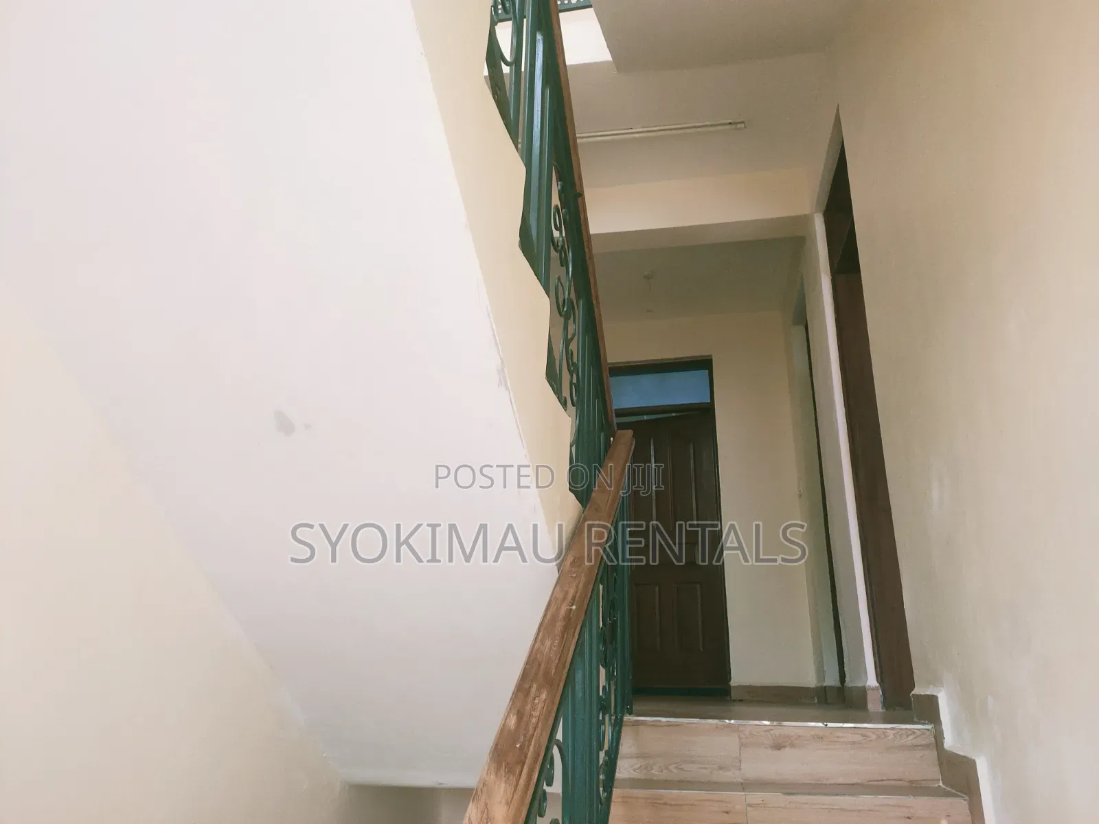 5bdrm Maisonette in Gateway Mall Area for rent