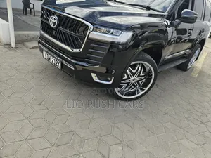 Toyota Land Cruiser 2016 Black