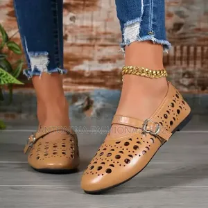 Hollow -Out Kary John Flat Shoes