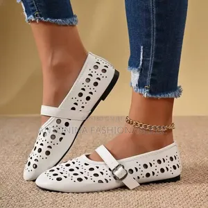 Hollow -Out Kary John Flat Shoes