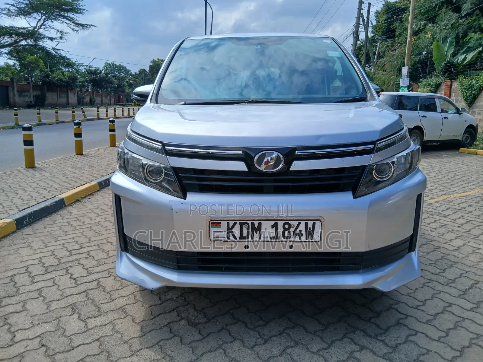 Toyota Voxy 2016 Silver