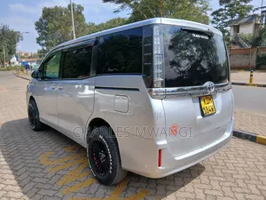Toyota Voxy 2016 Silver