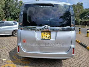 Toyota Voxy 2016 Silver