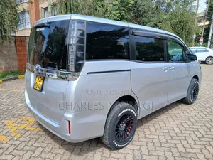 Toyota Voxy 2016 Silver