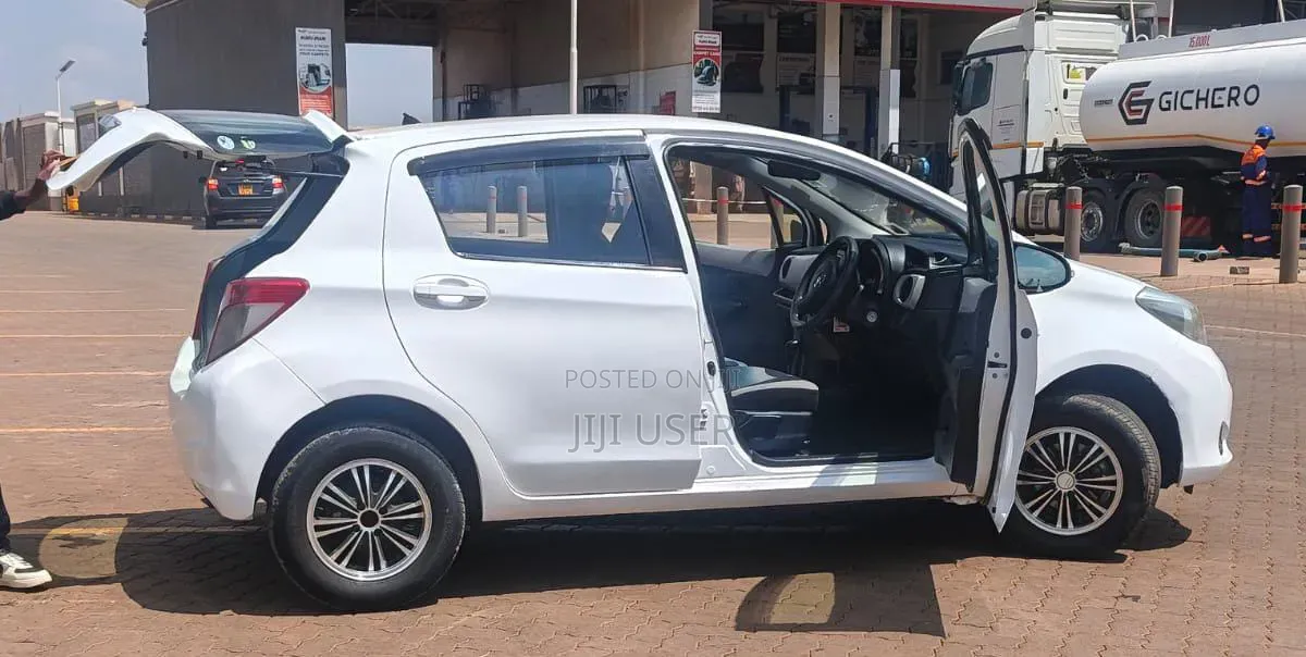 Toyota Vitz 1.0 FWD 5dr 2014 White