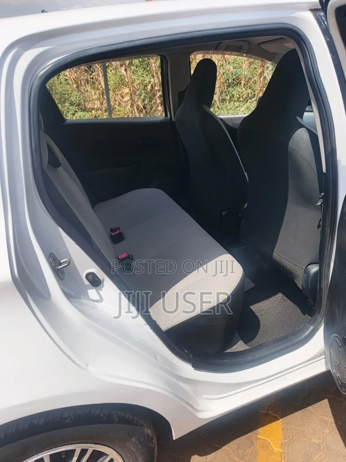 Toyota Vitz 1.0 FWD 5dr 2014 White