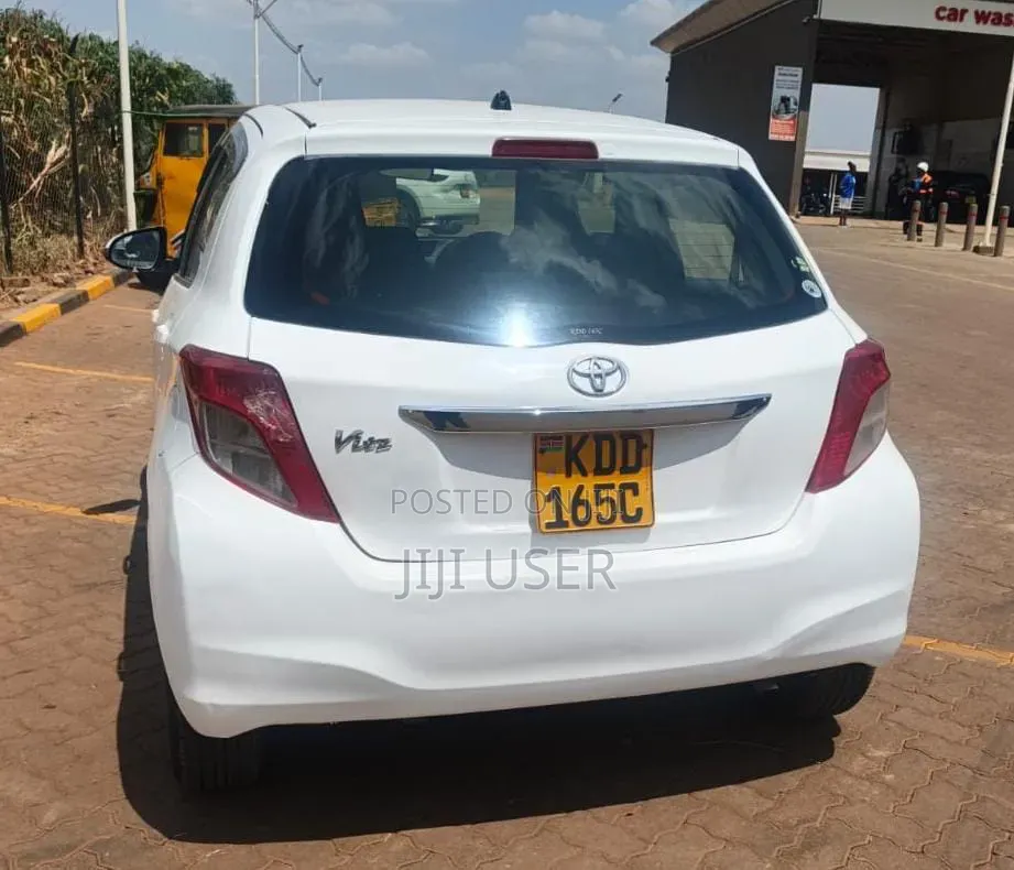 Toyota Vitz 1.0 FWD 5dr 2014 White