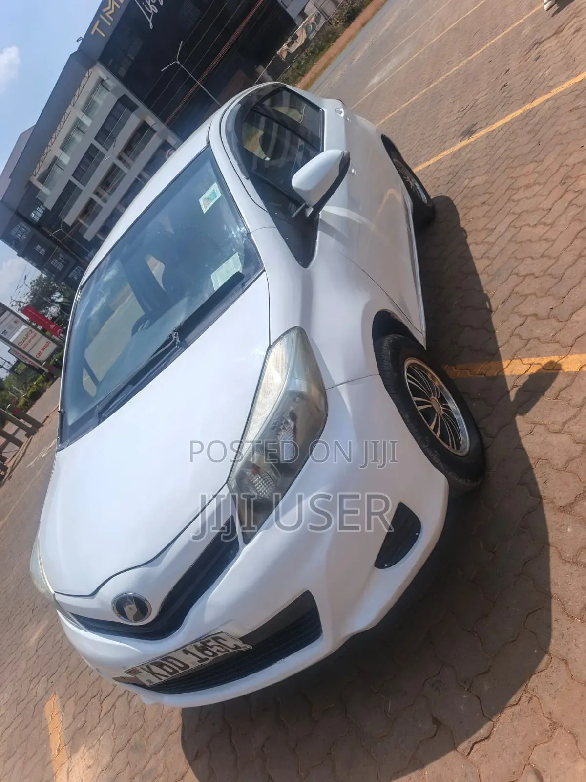 Toyota Vitz 1.0 FWD 5dr 2014 White