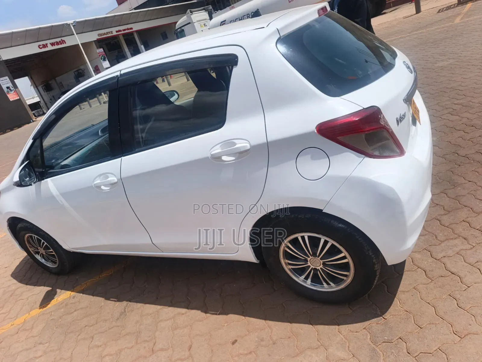 Toyota Vitz 1.0 FWD 5dr 2014 White