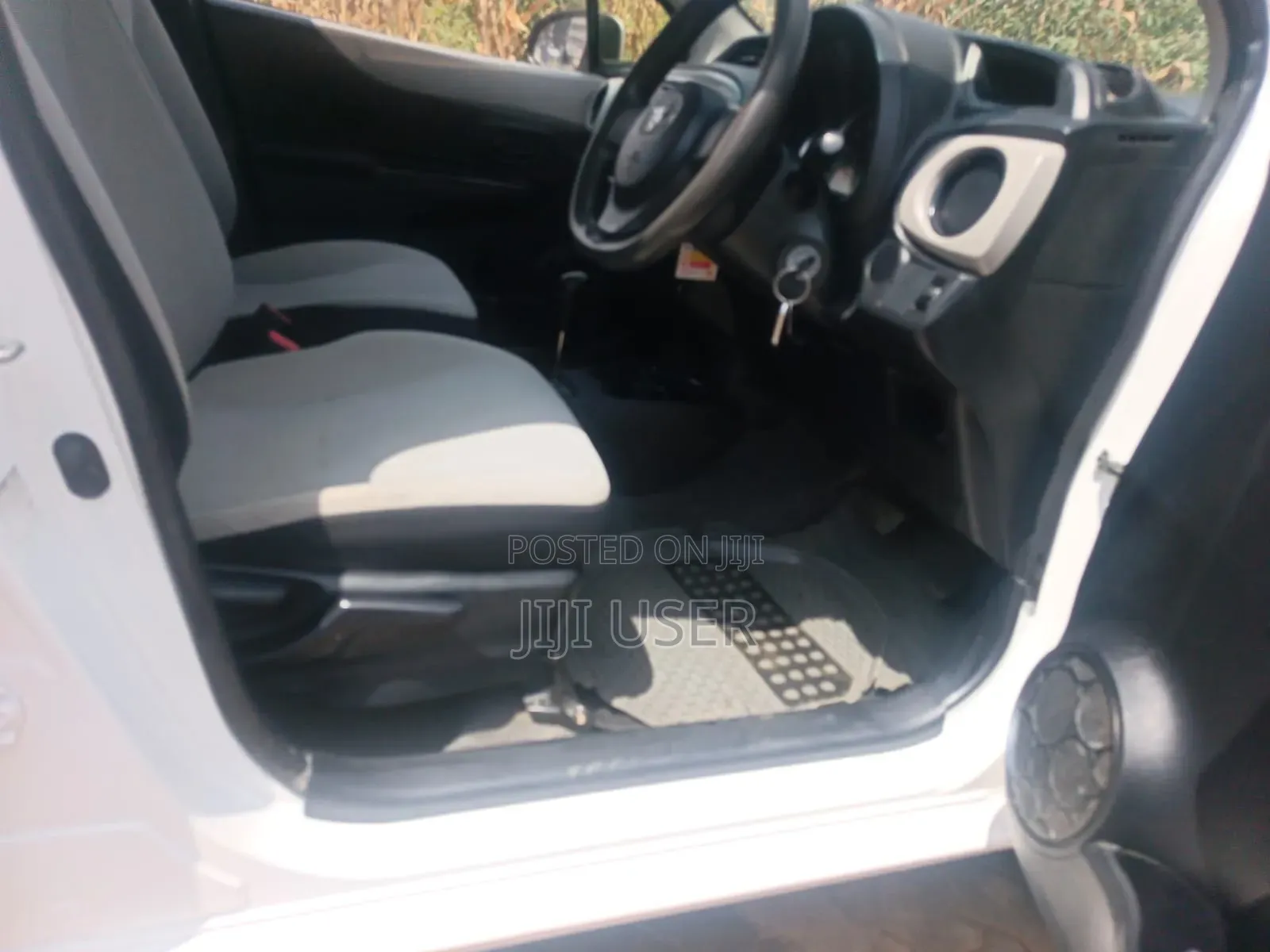 Toyota Vitz 1.0 FWD 5dr 2014 White