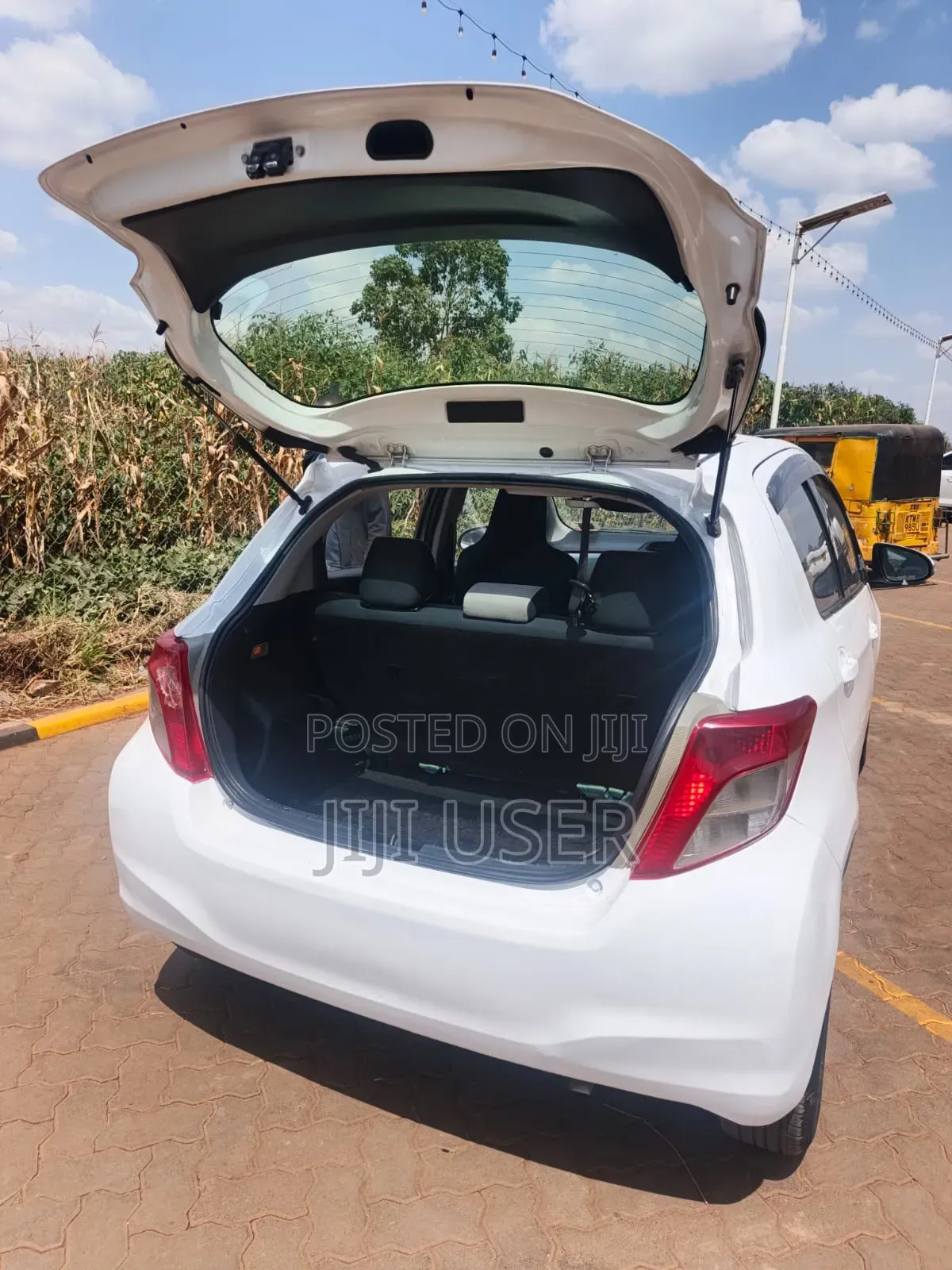 Toyota Vitz 1.0 FWD 5dr 2014 White