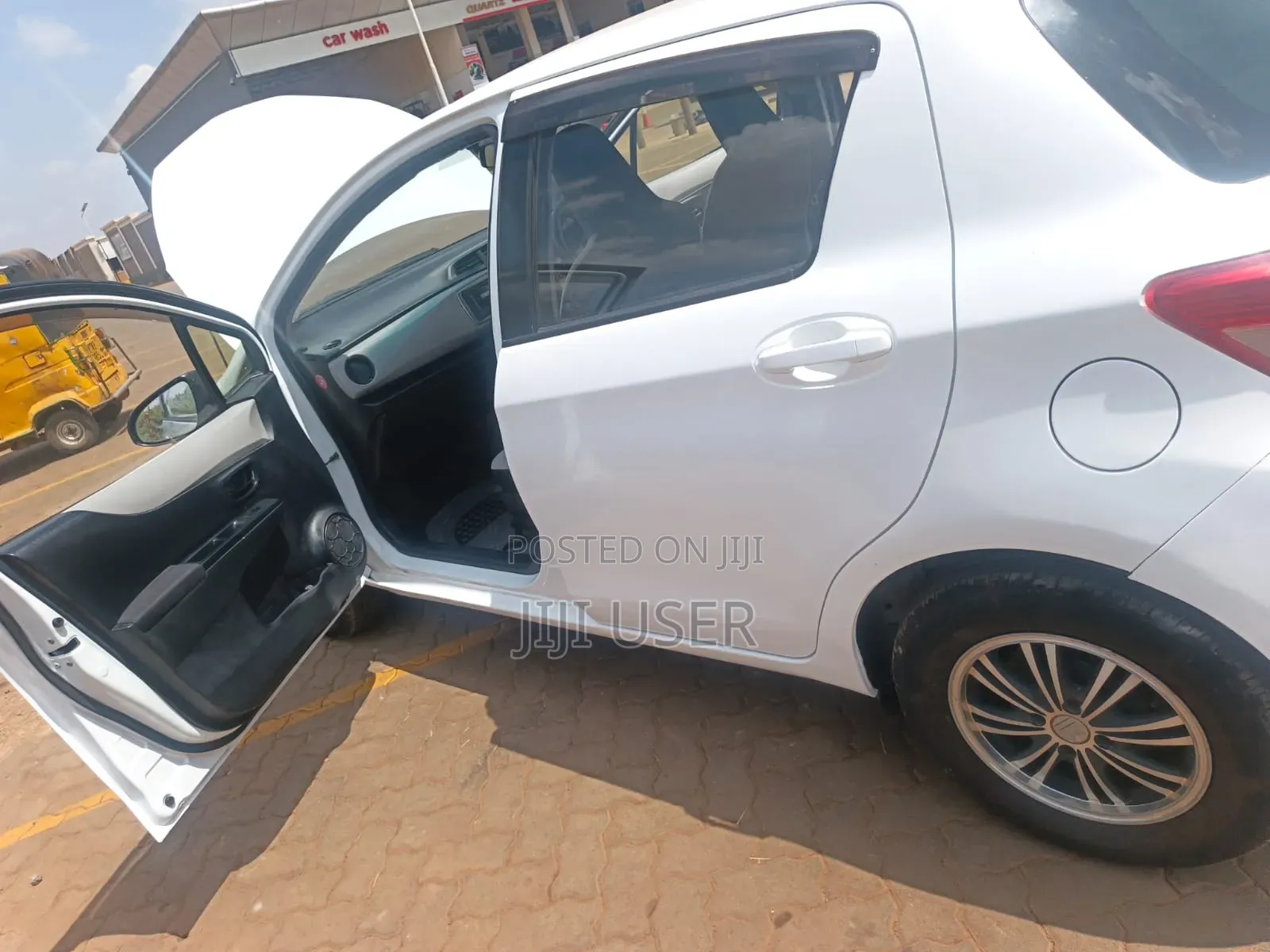 Toyota Vitz 1.0 FWD 5dr 2014 White