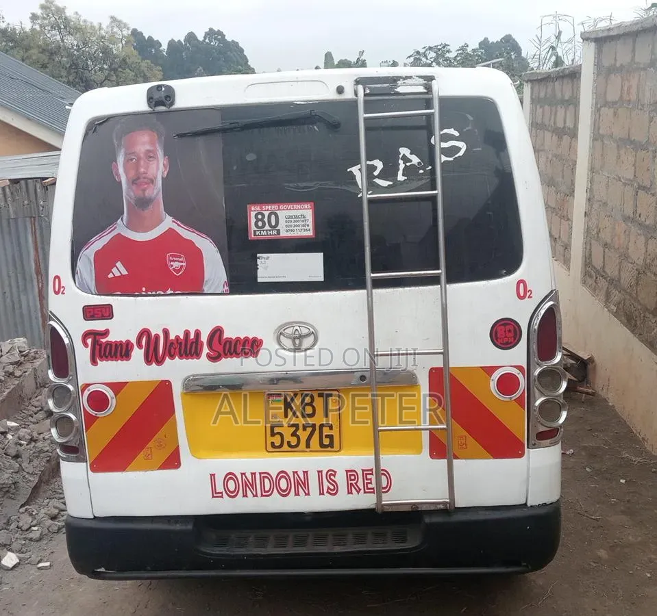Toyota HiAce 2005 White