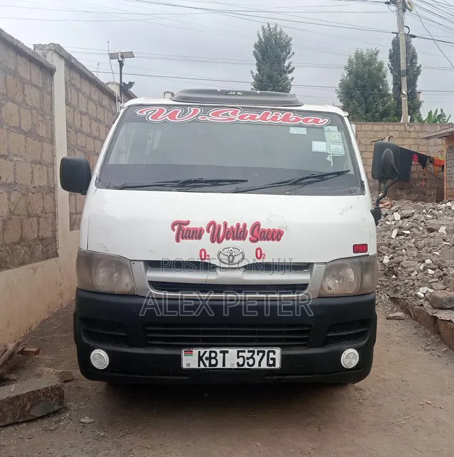 Toyota HiAce 2005 White
