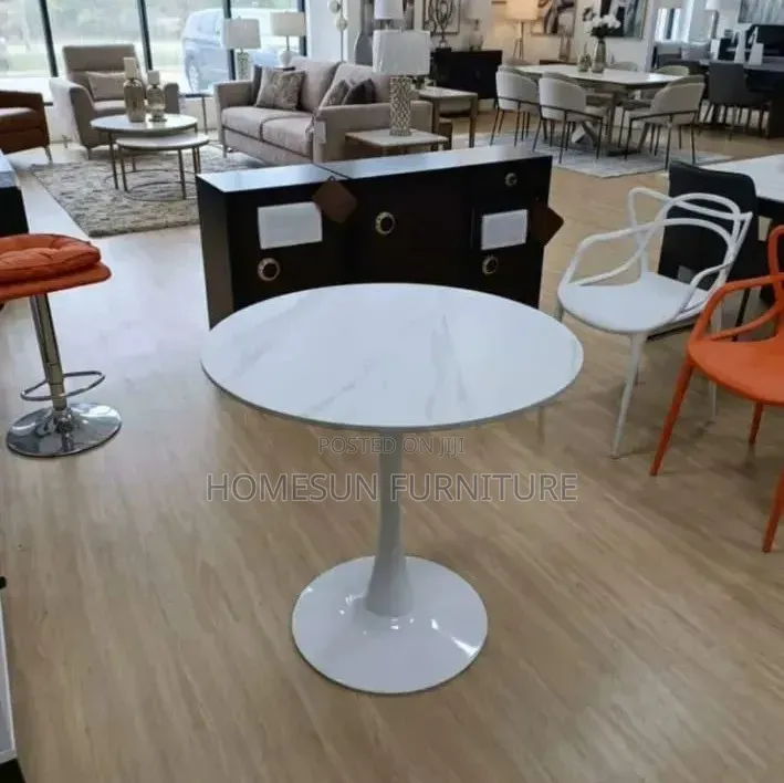 Modern Round Tulip Dining Table – Marble