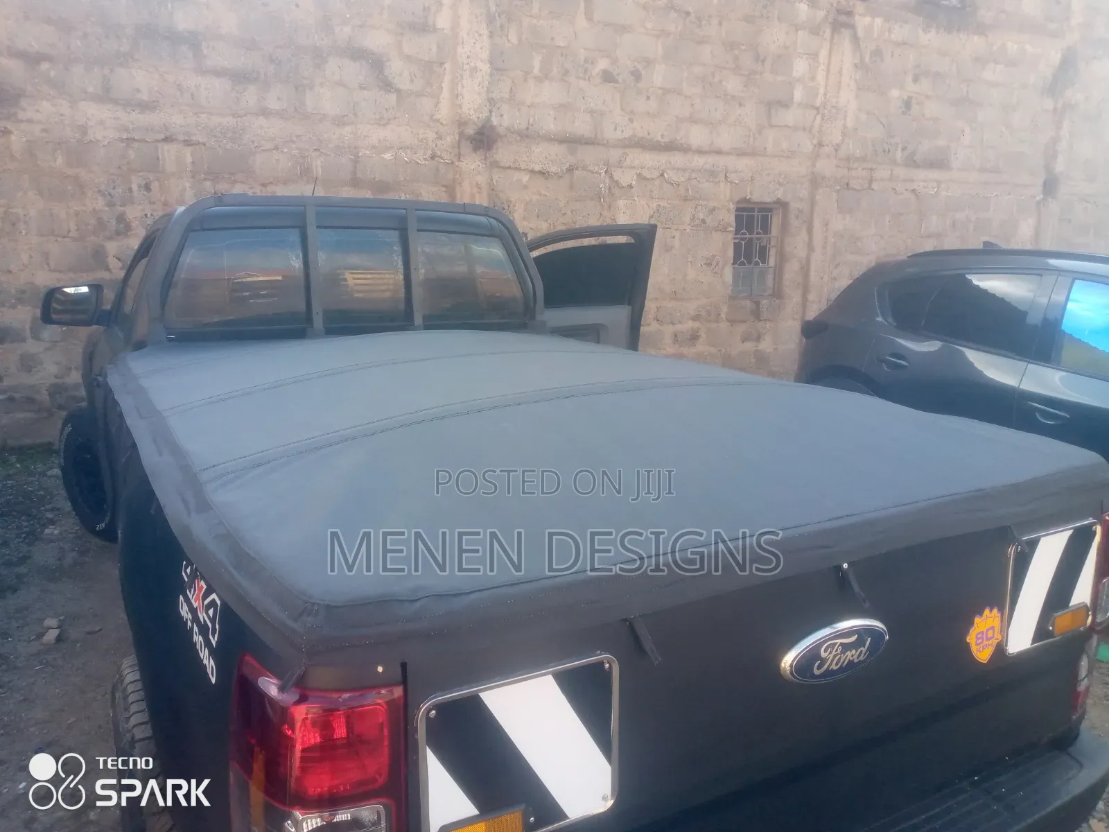 Ford Ranger Single Cabin Pick-Up Truck's Canvas Flat Bed Tonneau Cover