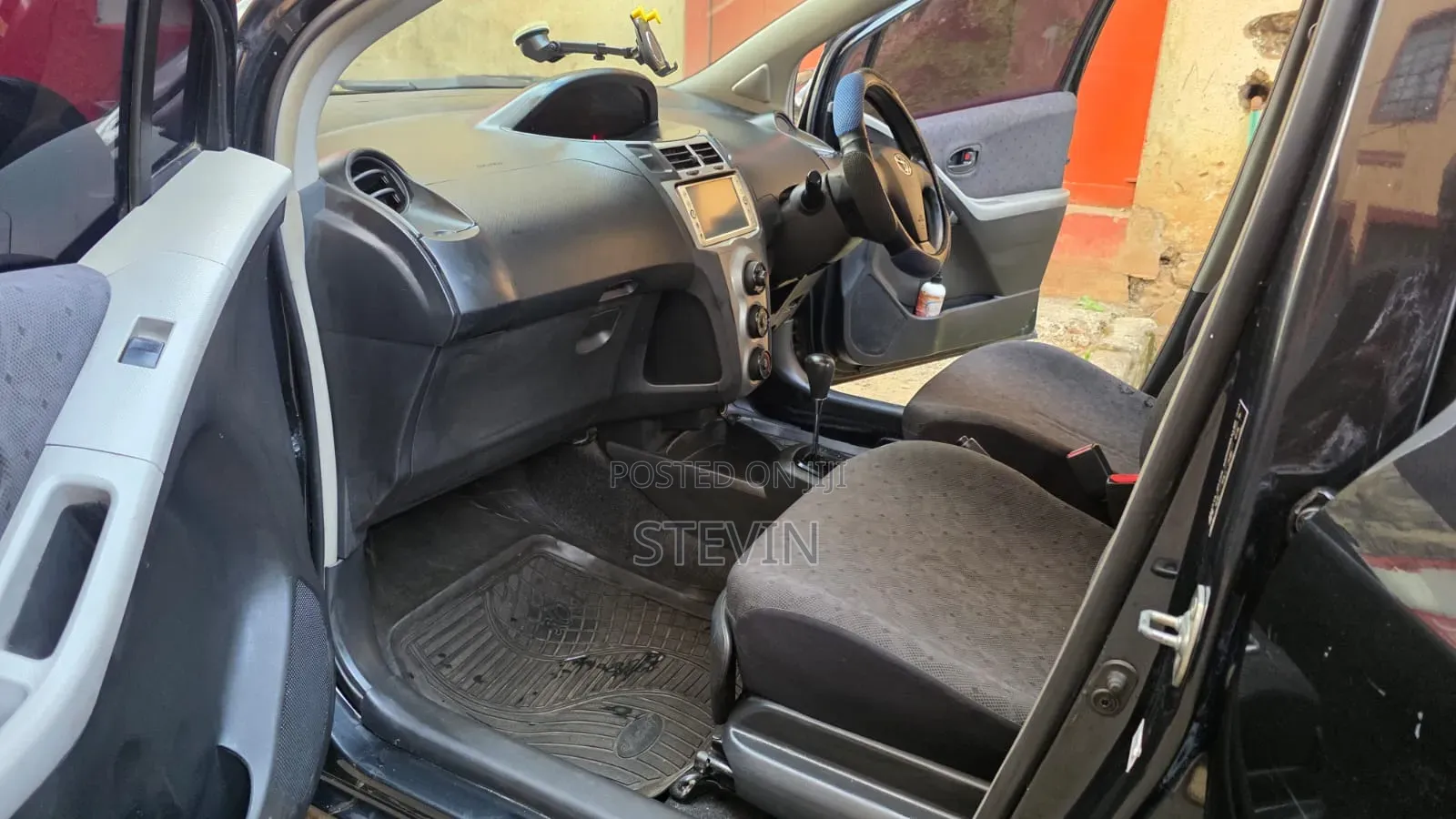 Toyota Vitz 2009 Black