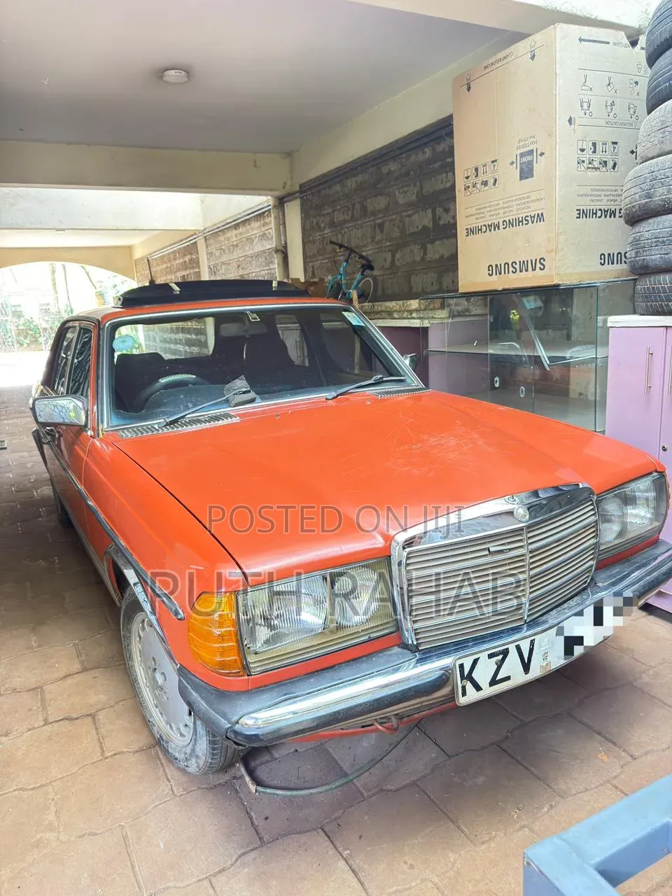 Mercedes-Benz 230E 1982 Orange