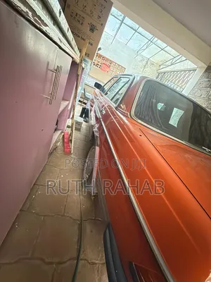 Mercedes-Benz 230E 1982 Orange