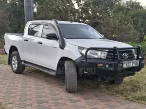 Toyota Hilux 2020 White