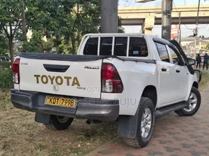 Toyota Hilux 2020 White