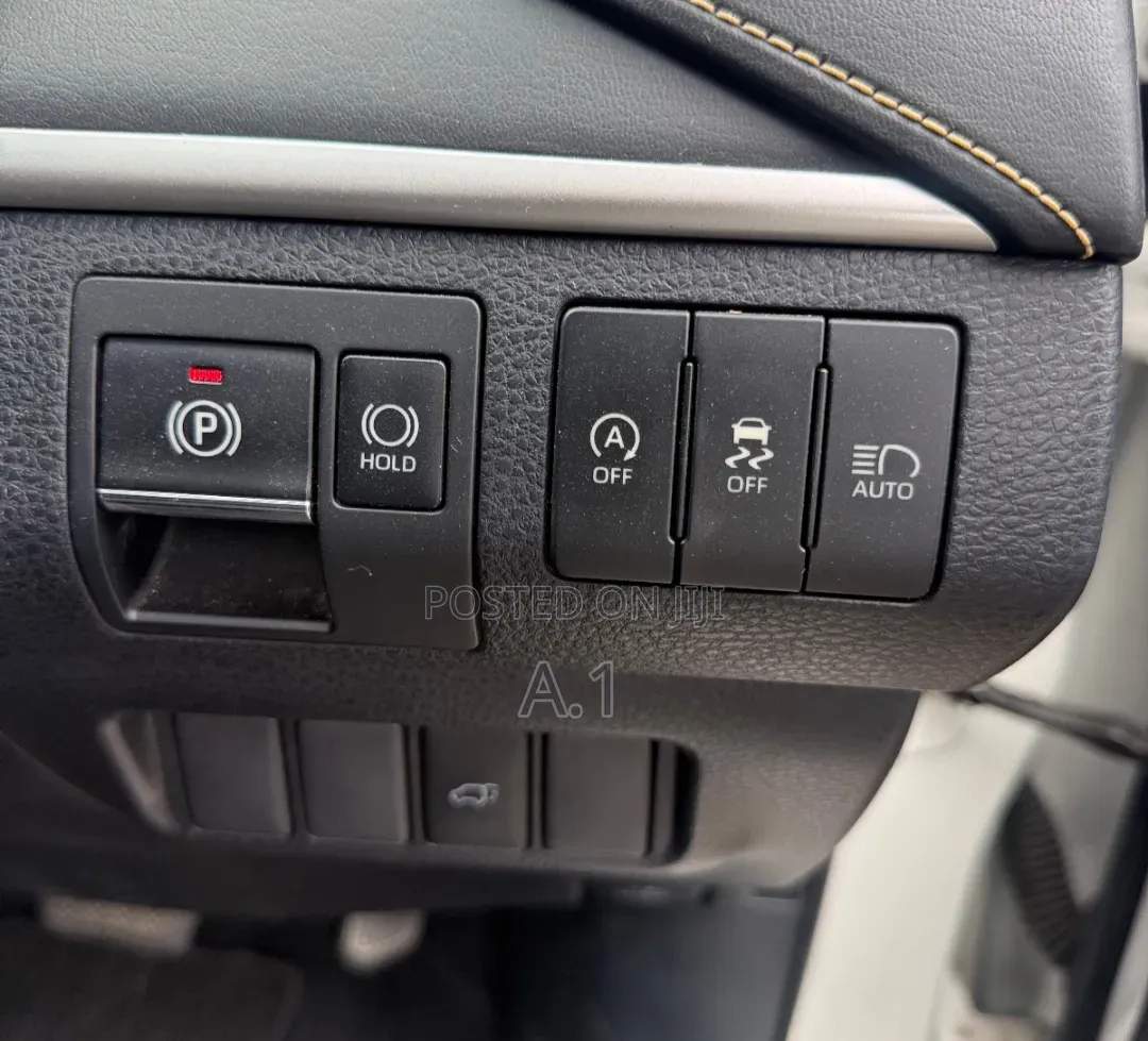 Toyota Harrier 2019 Off white