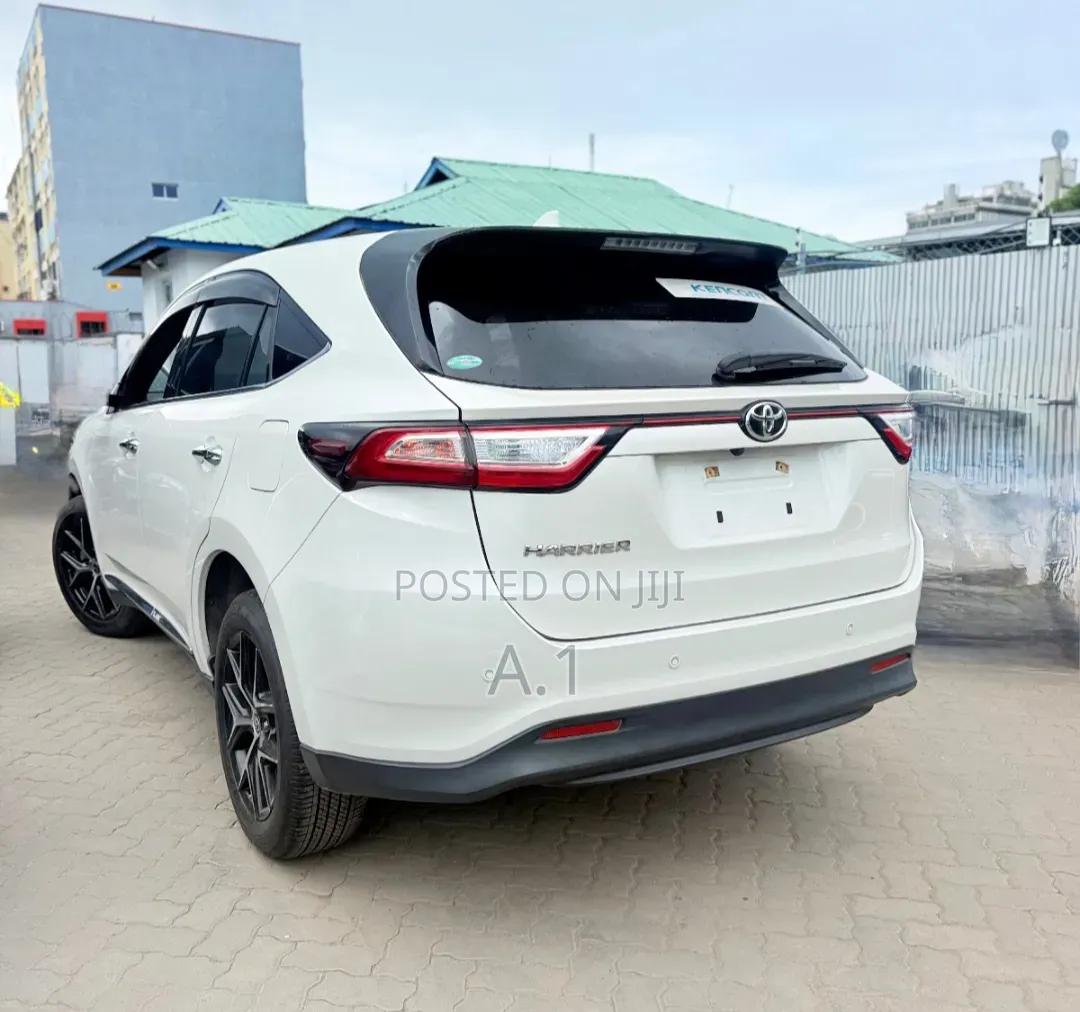 Toyota Harrier 2019 Off white
