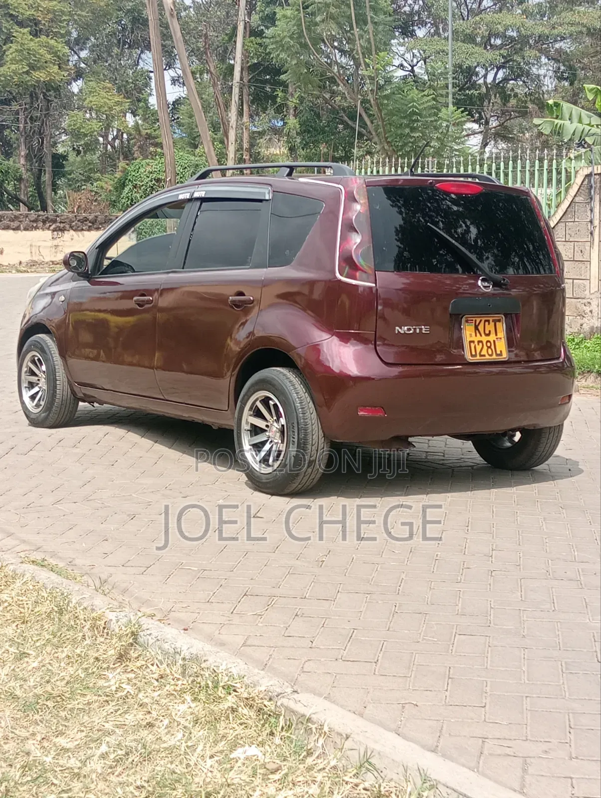 Nissan Note 2011 Maroon