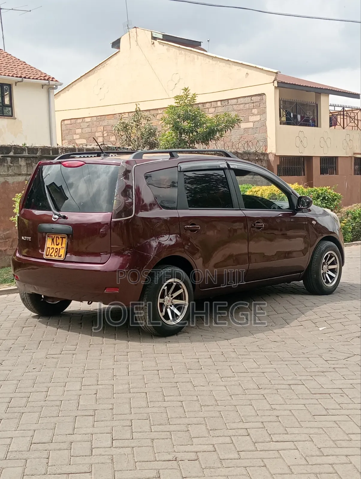 Nissan Note 2011 Maroon