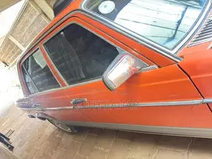 Mercedes-Benz 230E 1982 Orange