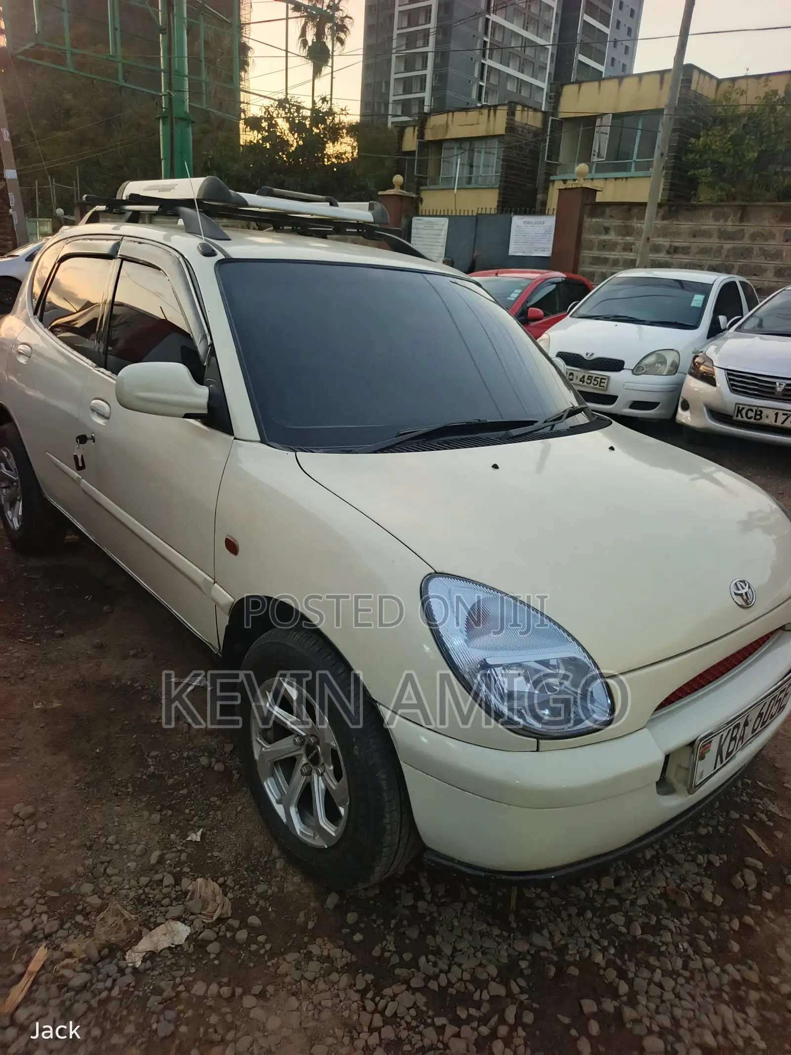 Toyota Duet 2000 White