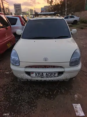 Toyota Duet 2000 White