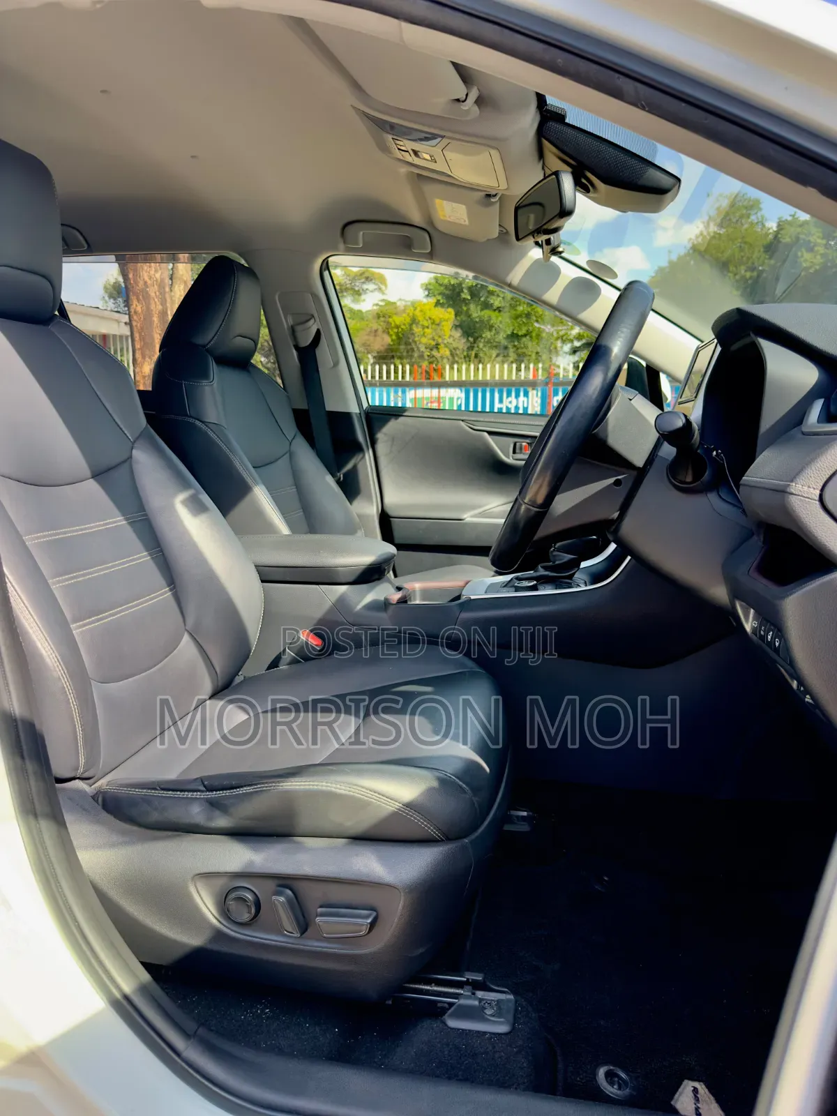 Toyota RAV4 2019 White