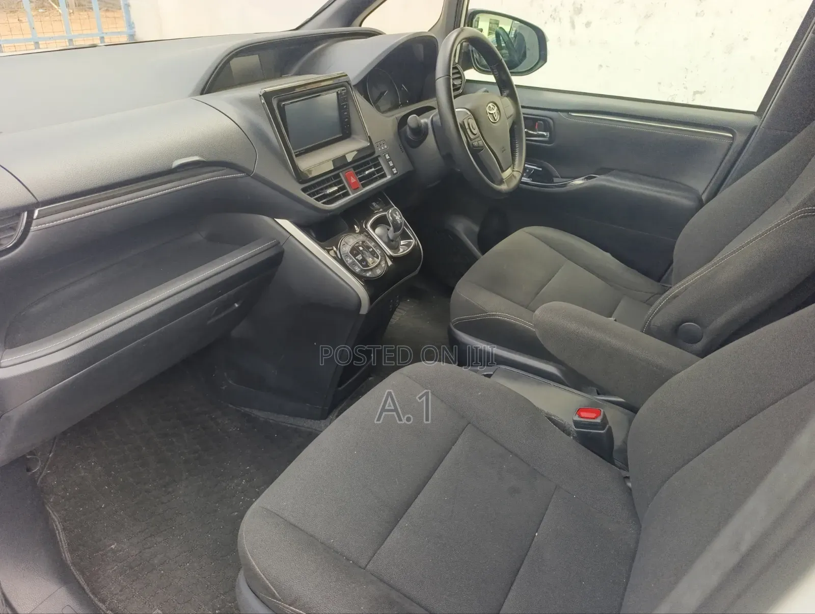 Toyota Esquire 2019 Pearl