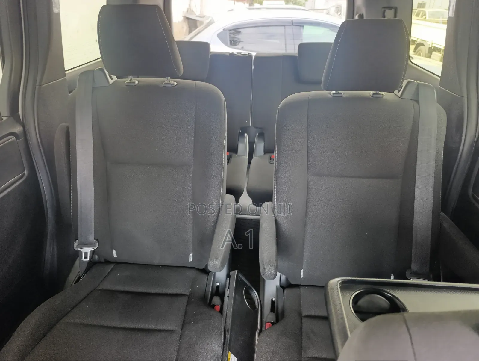 Toyota Esquire 2019 Pearl