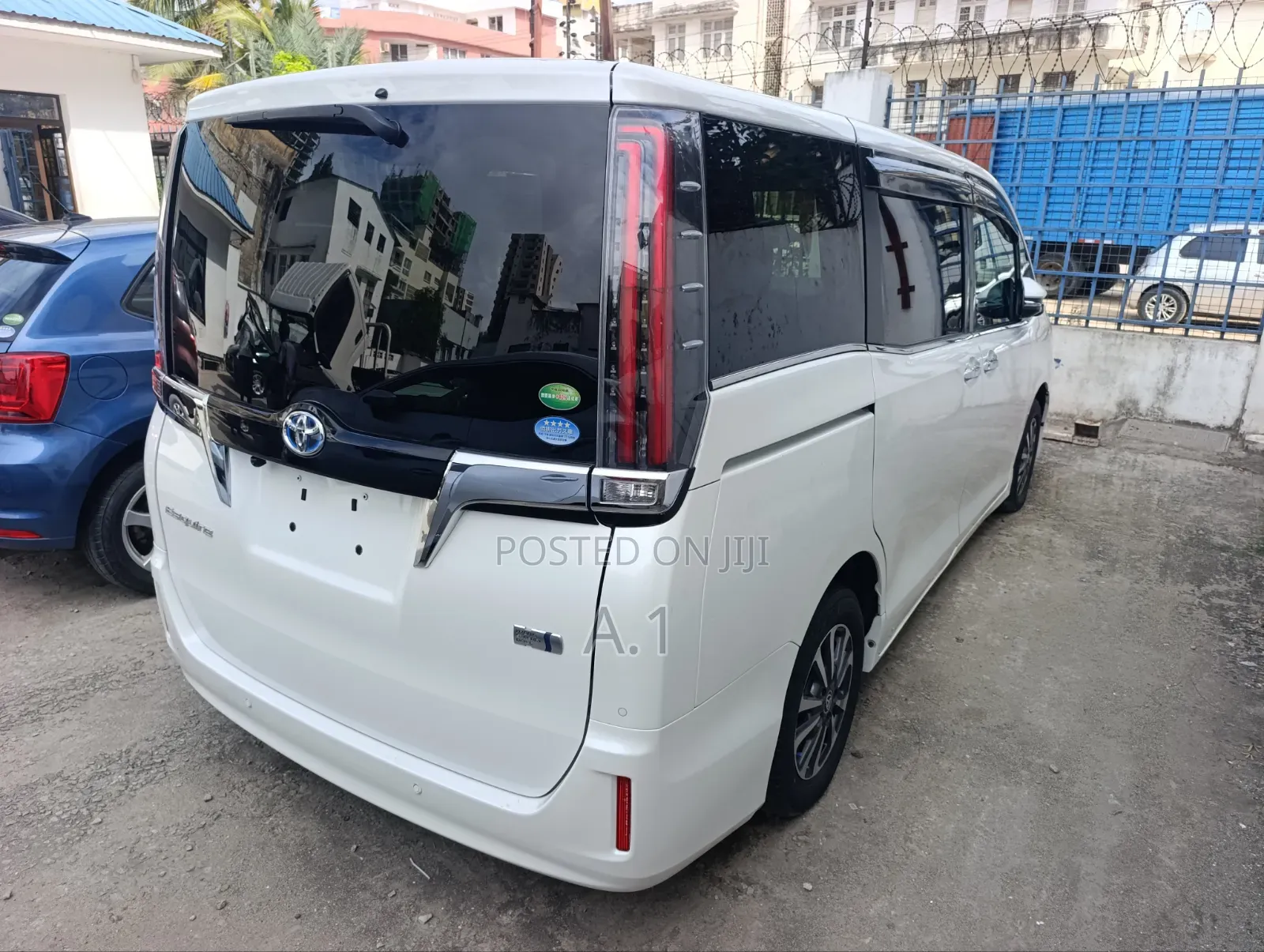 Toyota Esquire 2019 Pearl