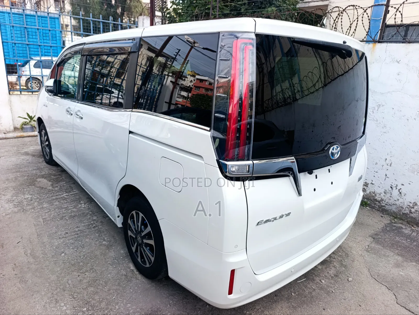 Toyota Esquire 2019 Pearl