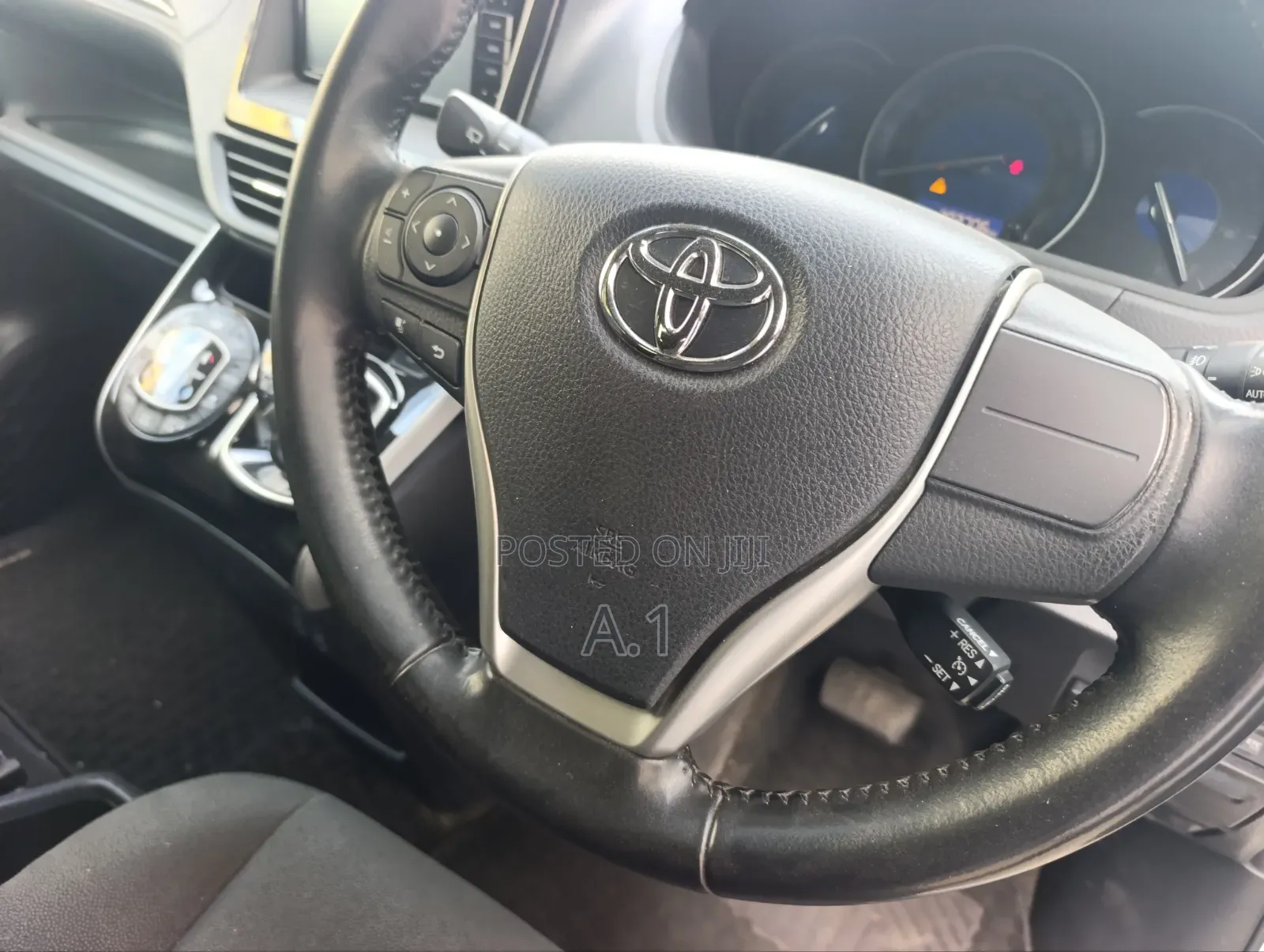Toyota Esquire 2019 Pearl