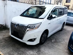 Toyota Esquire 2019 Pearl